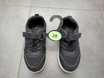 Baskets noires semelles blanches Tex 28