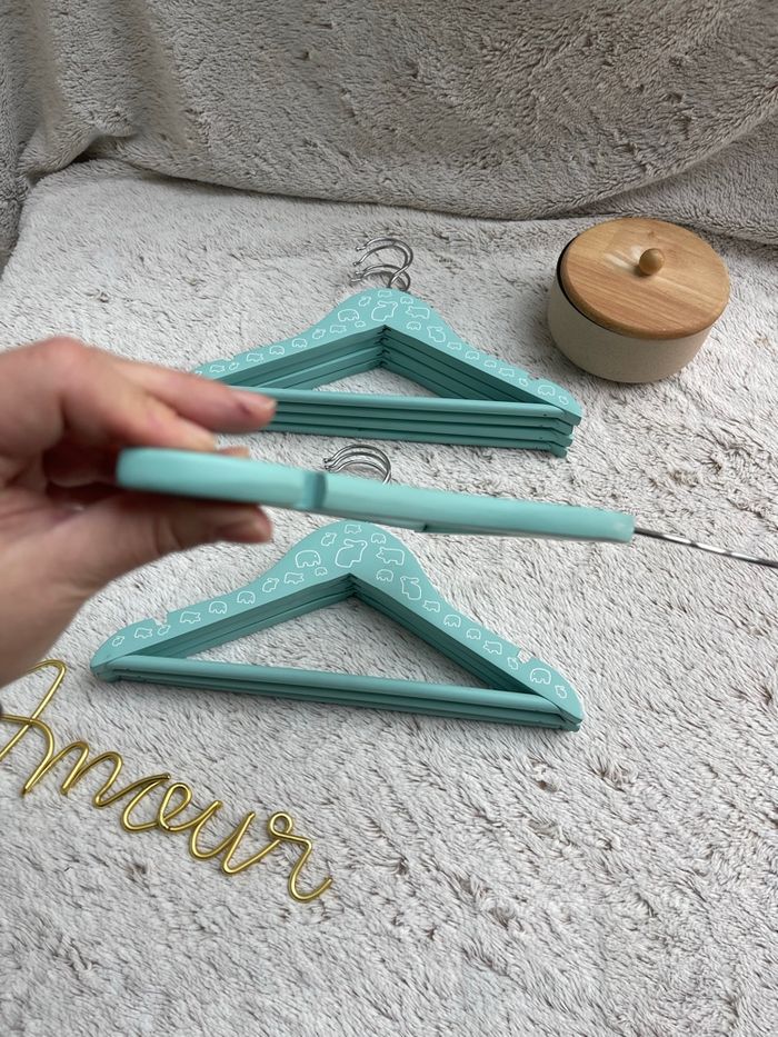 Lot de 8 cintres en bois bebe - Turquoise - photo numéro 5