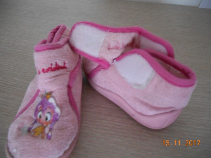 Chaussons fille pointure 20/ 12-15 mois - photo numéro 2