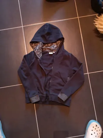 Sweat à capuche 7/8 ans