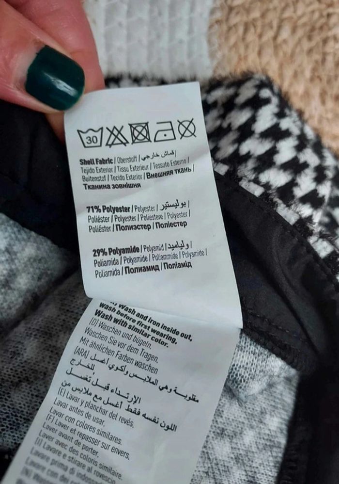 Jolie jupe neuve hiver Pimkie motif pied de poule noir et blanc
Taille 34 - photo numéro 6