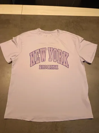 Vends tee-shirt large shein New York taille 10 -11 ans .