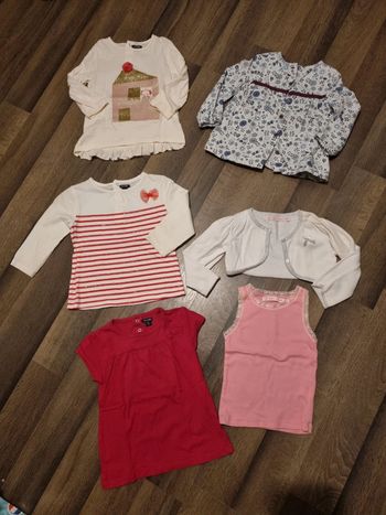Lot de 4 t-shirts, 1 débardeur, 1 gilet court. Fille. Taille 18 mois. Kiabi, Sergent Major. TBE