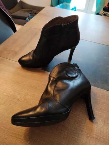Bottines a talons hauts 36 (c)