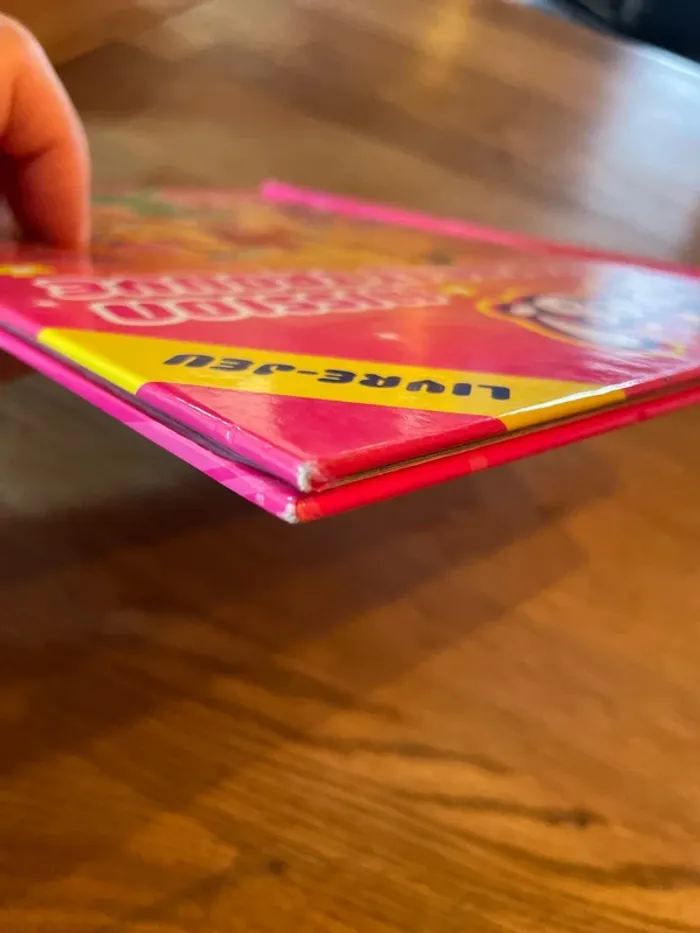 Livre Totally Spies ! Mission Cherche et trouve - photo numéro 11