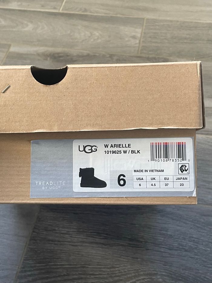 Ugg noir modèle Arielle – taille 37 - photo numéro 4