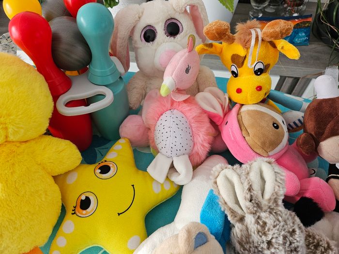 Lot peluches et jouet - photo numéro 3
