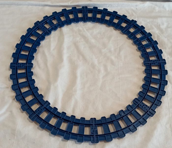 Circuit avec rails et train playmobil 123 - photo numéro 16