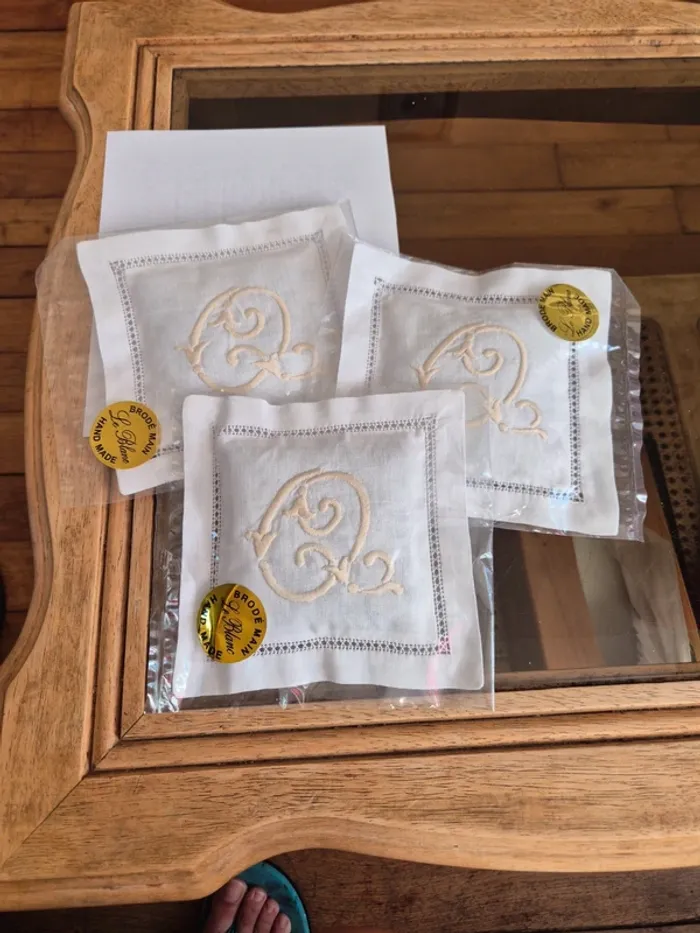 mini coussin brodé de lavande