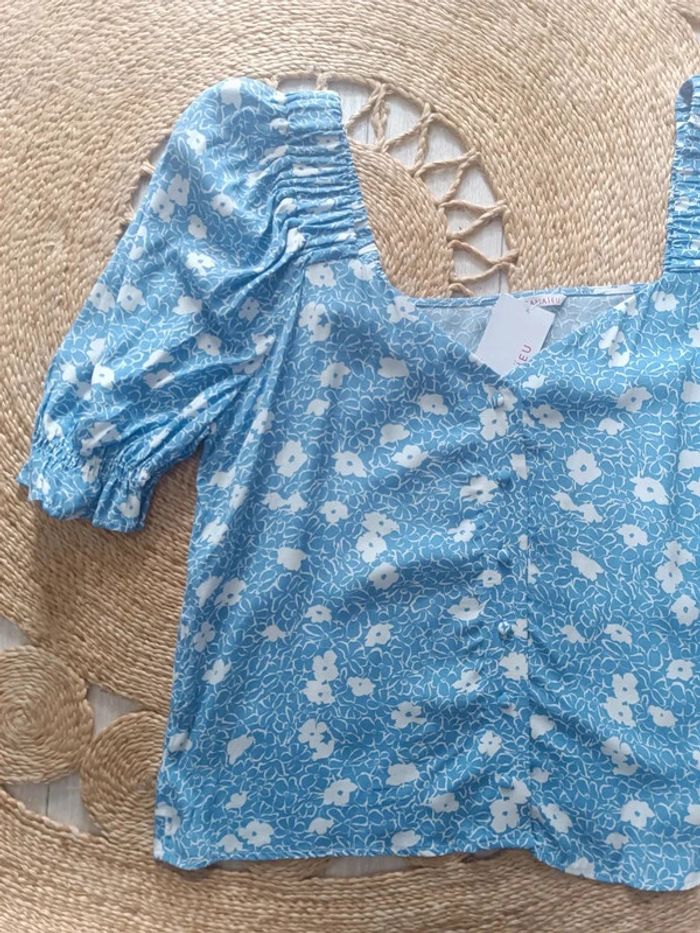 Chemisier blouse d'été bleu motif fleurs blanches Camaïeu Taille L Neuf avec étiquette