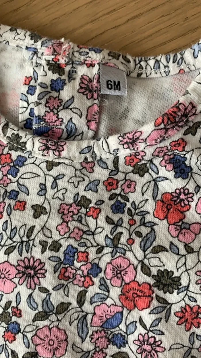 T-shirt fleuri 6 mois - photo numéro 3