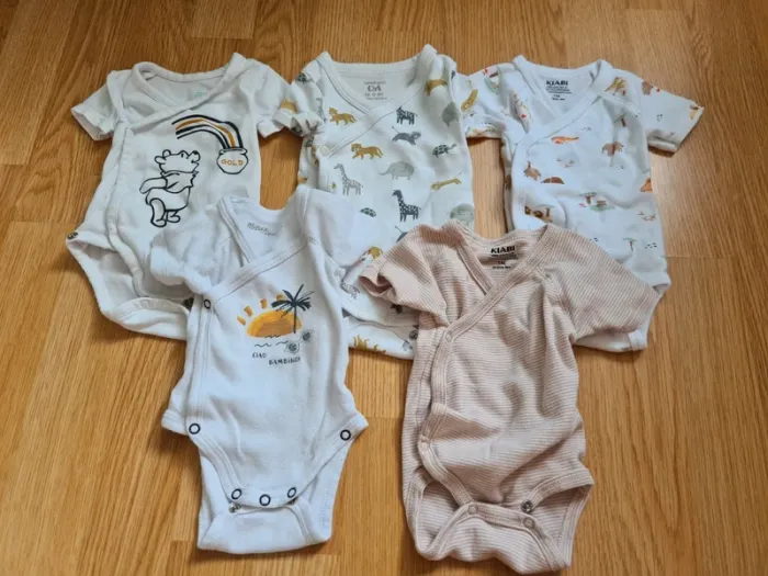 Lot bodies t-shirts 1 mois