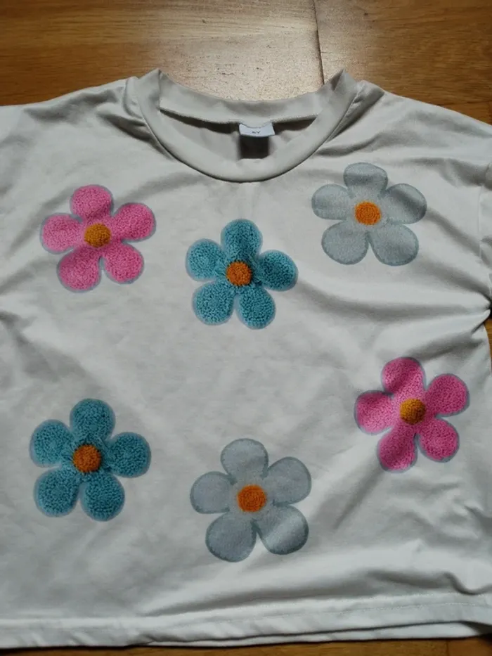Tee-shirt neuf 5 ans - photo numéro 2