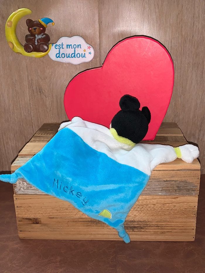 DY351 doudou Mickey disney - photo numéro 2