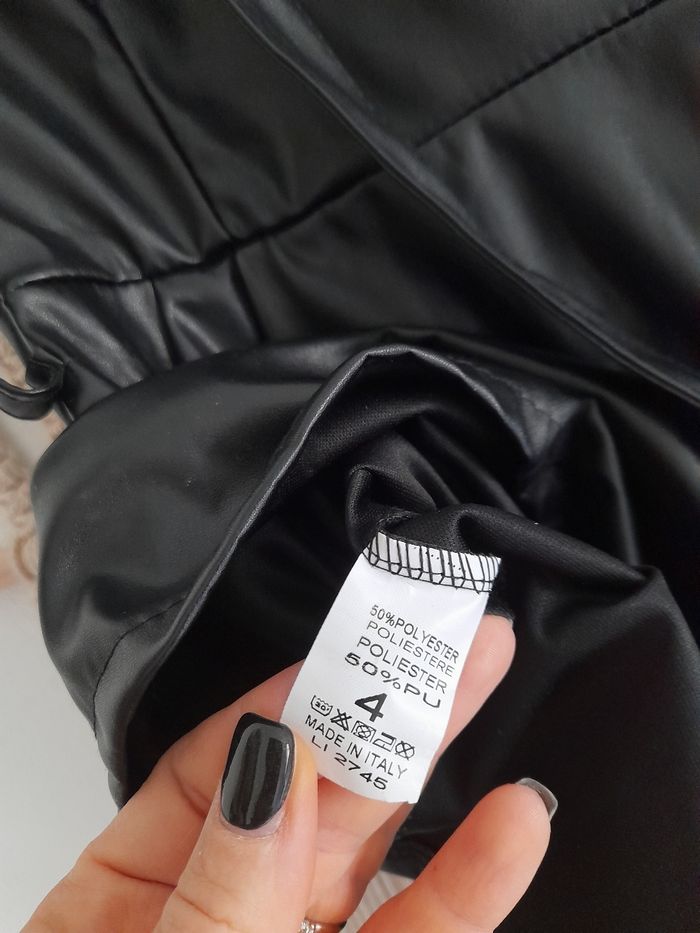 Jolie robe en simili cuir noir avec ceinture 4 ans - photo numéro 4