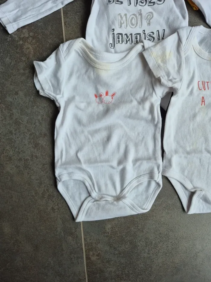 Lot bodies 3 mois - photo numéro 8