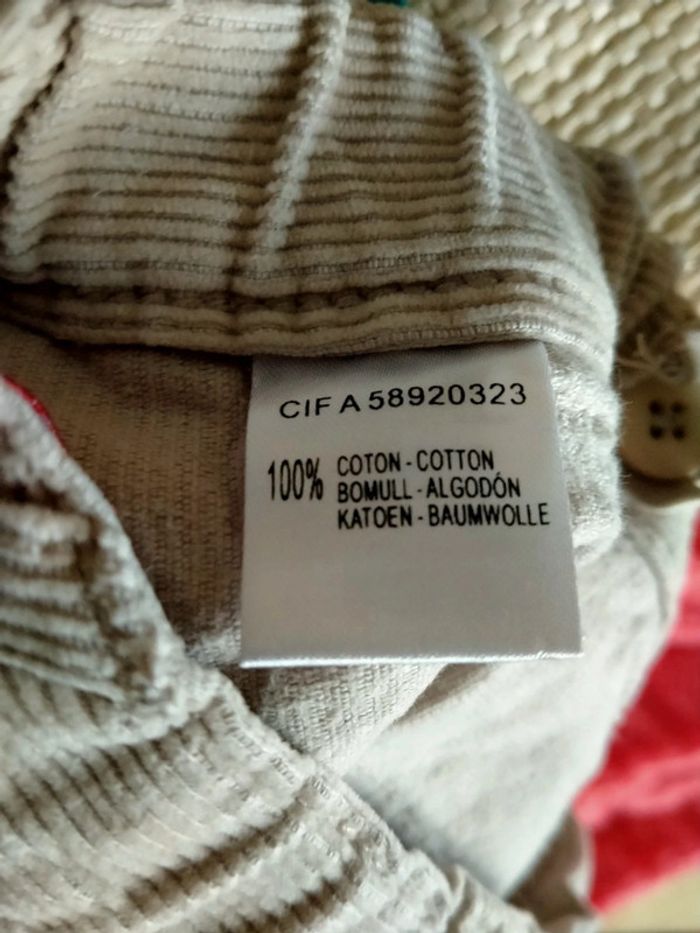 Panta court beige. Edeis
Taille 3 ans - photo numéro 7