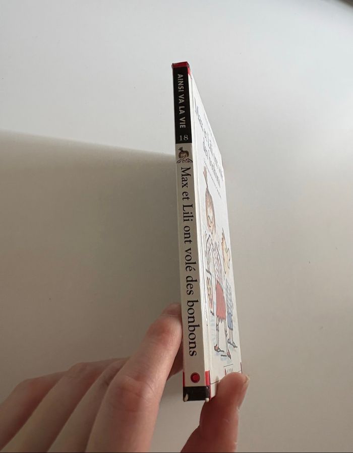 Livre Max et Lili ont volé des bonbons de Dominique de Saint Mars et Serge Bloch - photo numéro 2