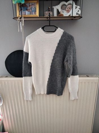 Pull blanc et gris