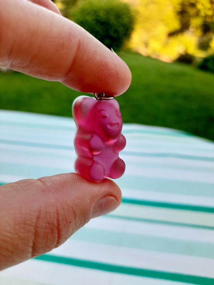 Pendentif nounours fushia résine - photo numéro 3