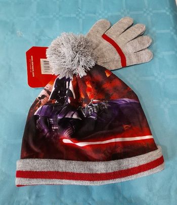 BONNET + GANTS ROUGE ET GRIS Star Wars T54 Neufs avec étiquette