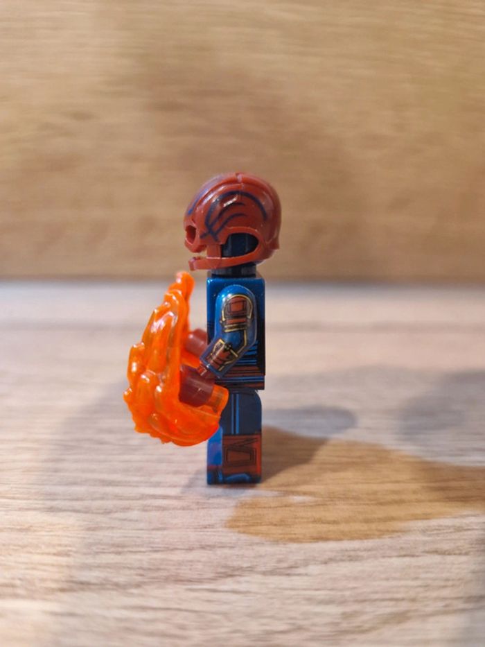 Figurine type lego Captain Marvel - photo numéro 2