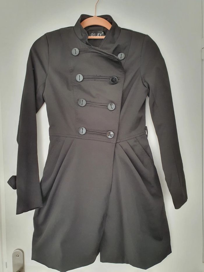 Trench noir habillé