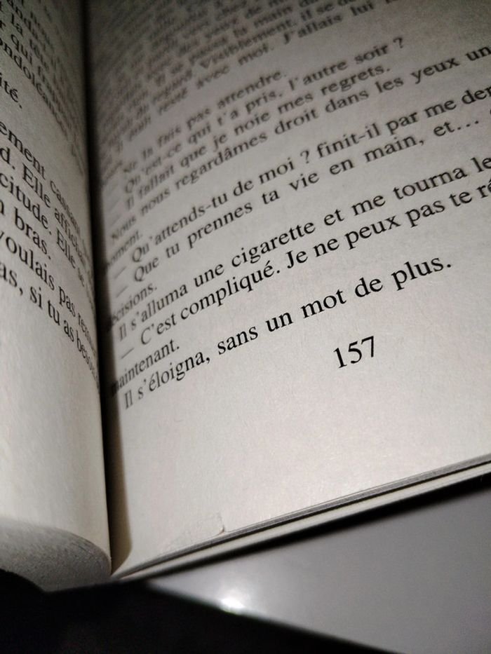 Livre "entre mes mains le bonheur se faufile" de Agnès Martin-Lugand - photo numéro 3