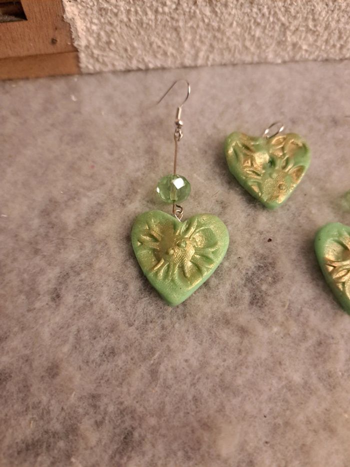 Boucles d'oreilles pendante cœur avec pendentif assortie - photo numéro 3