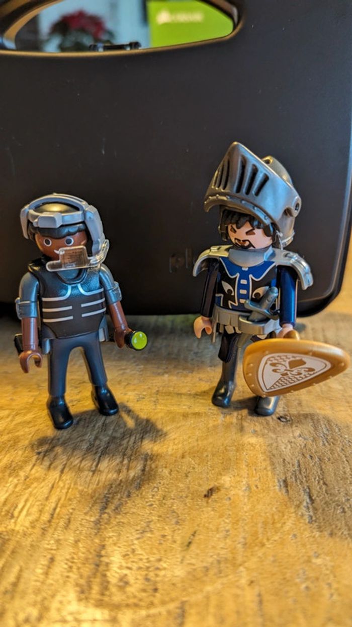Lot de 3 personnages Playmobil pirate, chevalier, agent de sécurité - photo numéro 2