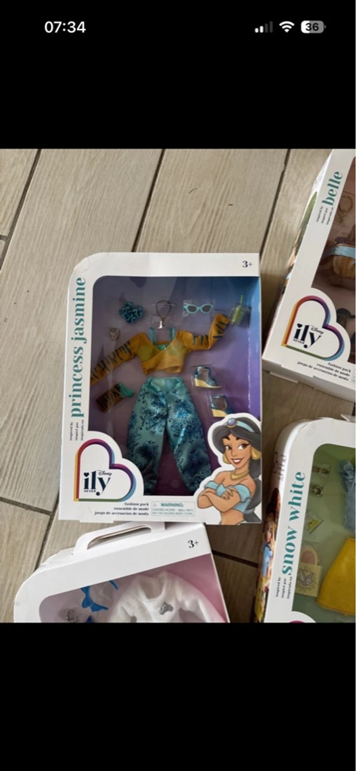 Lot ily Disney tenue princesses - photo numéro 2