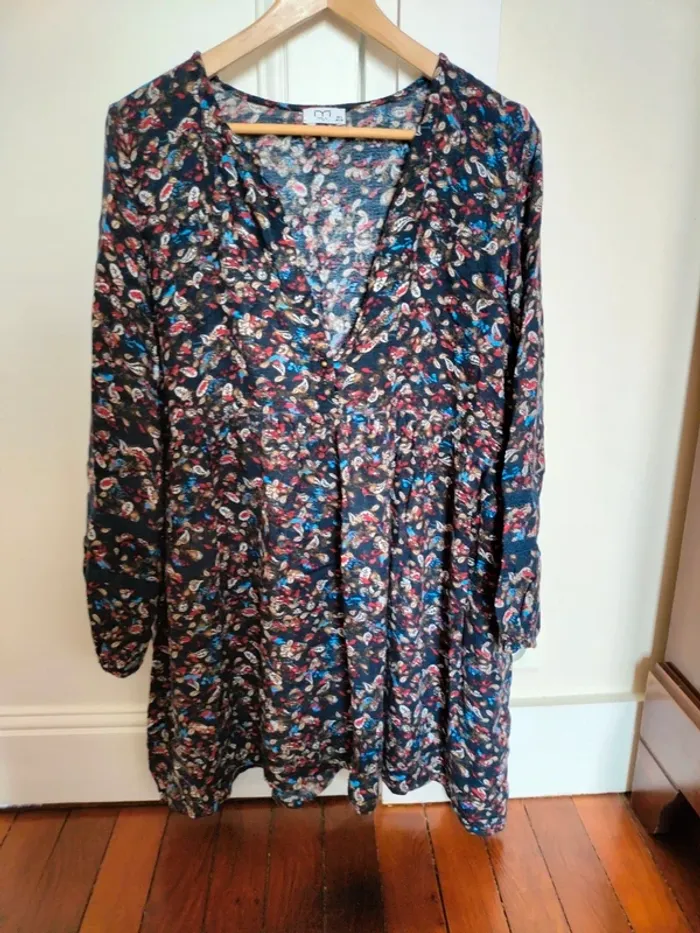 Robe large bleu marine à motif