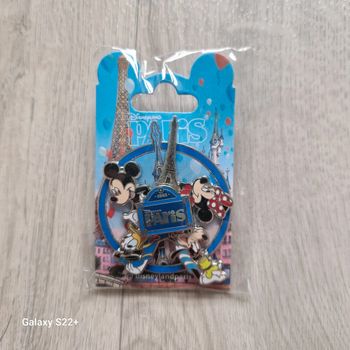 Pin's Disney "Paris" NEUF