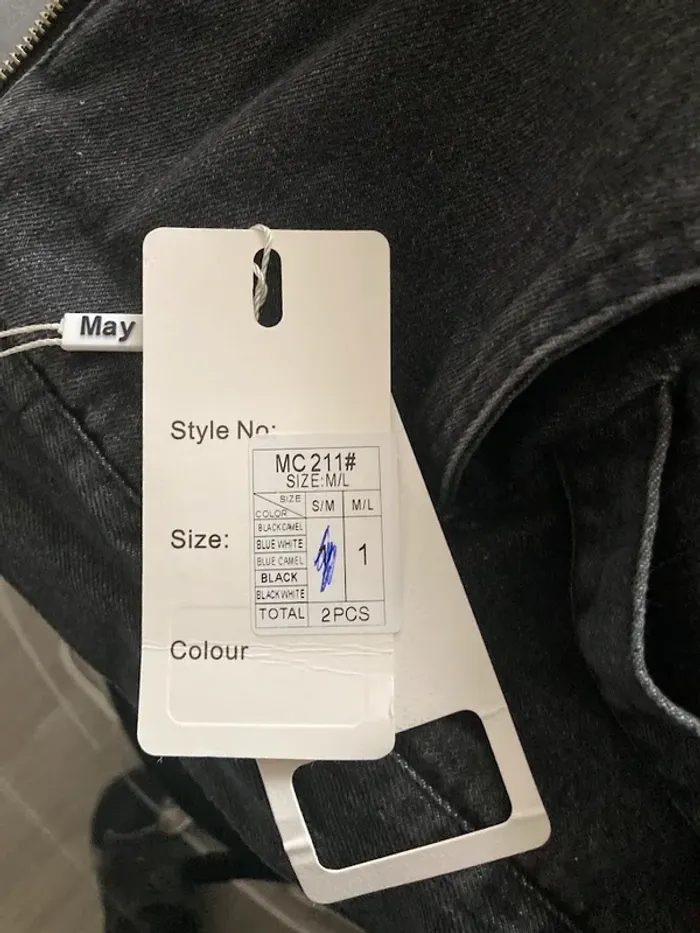 Veste en jean noire avec capuche Taille M-L - photo numéro 7