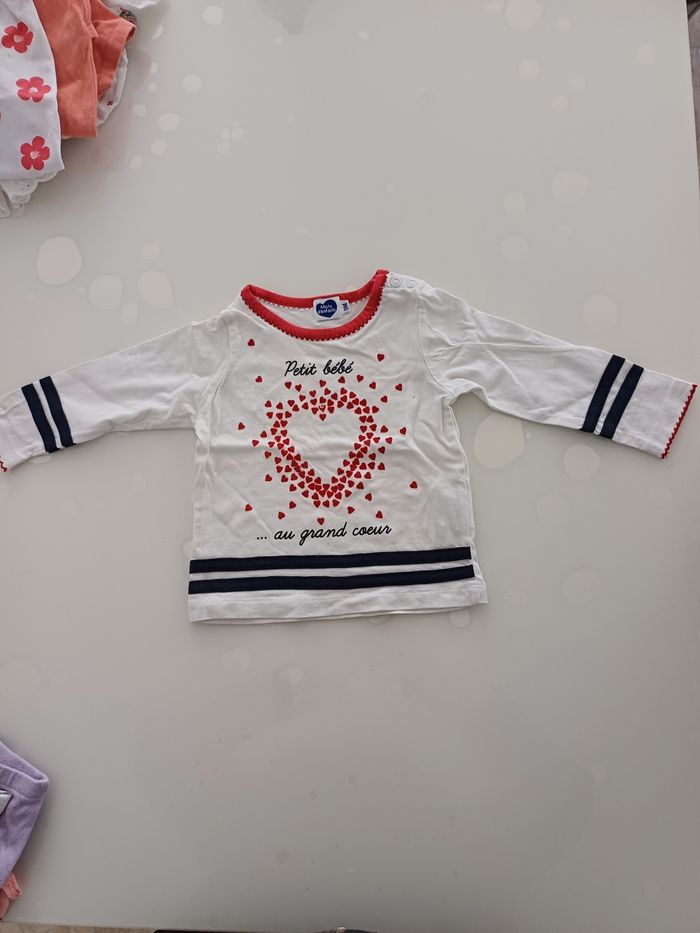 Tee-shirt neuf taille 9 mois