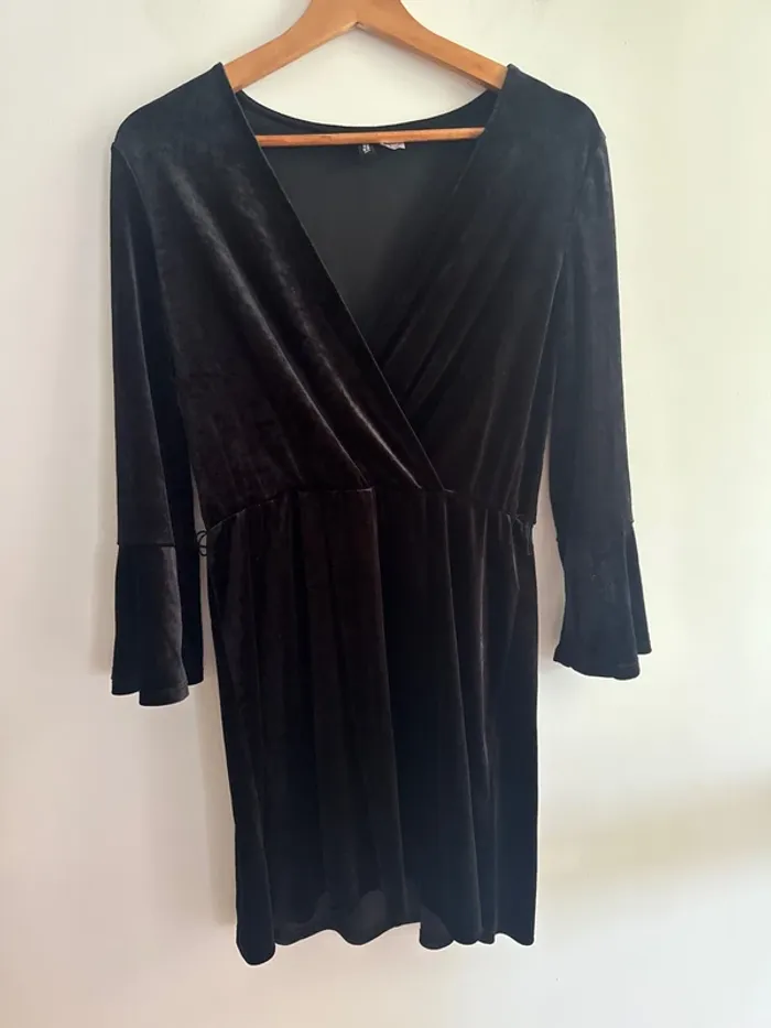 Robe courte noire en velours H&M, taille 40