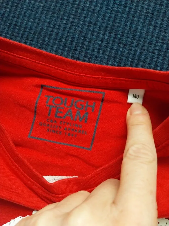 Tee shirt rouge avec dessin en perle T10A - photo numéro 5