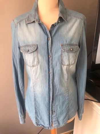👔 Chemise en jean denim longue et ample à manches longues avec strass sur le col et les poches