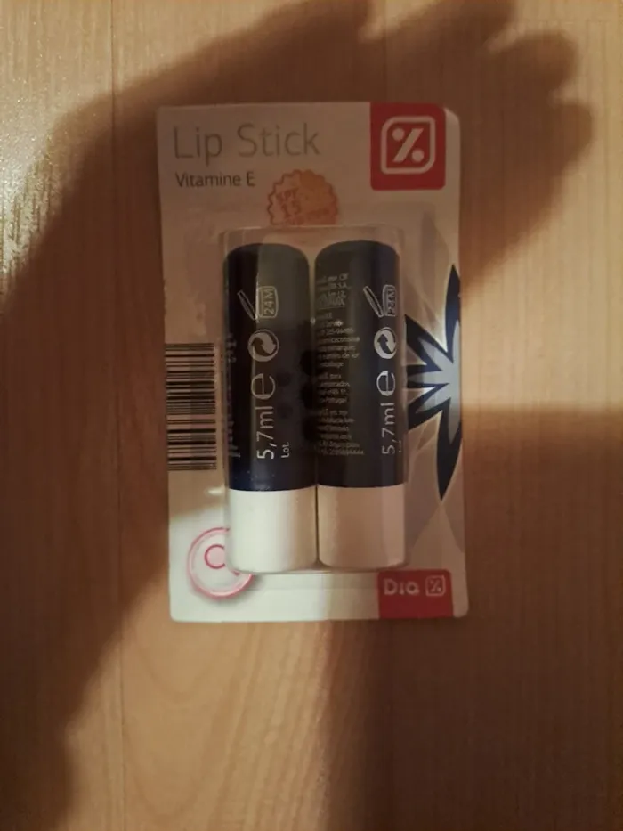 Lot de 2 Sticks à Lèvres Dia Vitamine E SPF 15 - Neufs - photo numéro 2