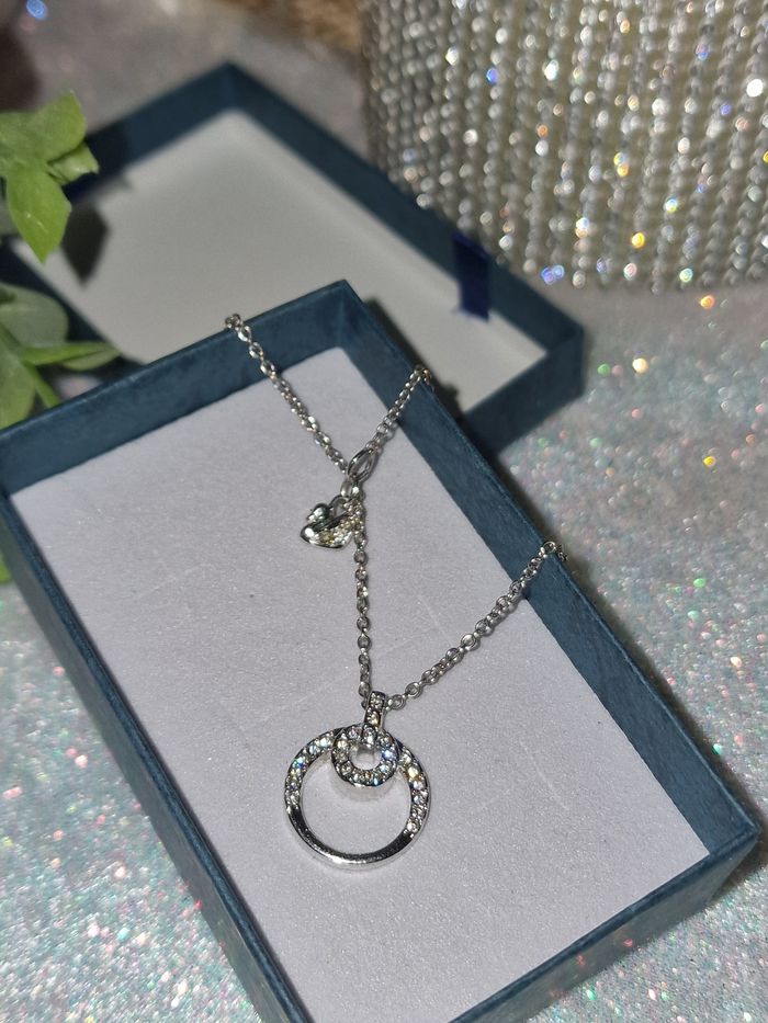 Joli collier Swarovski logo et poinçon - photo numéro 5
