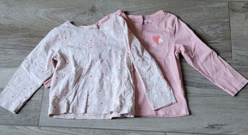 Lot de 2 t-shirts manches longues  à cœurs taille 36 mois