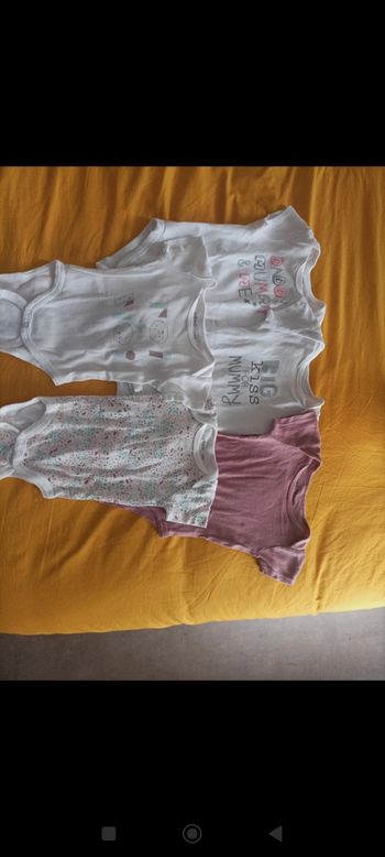 Lot bodys manches courtes