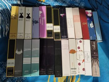 Lot de 25 parfums