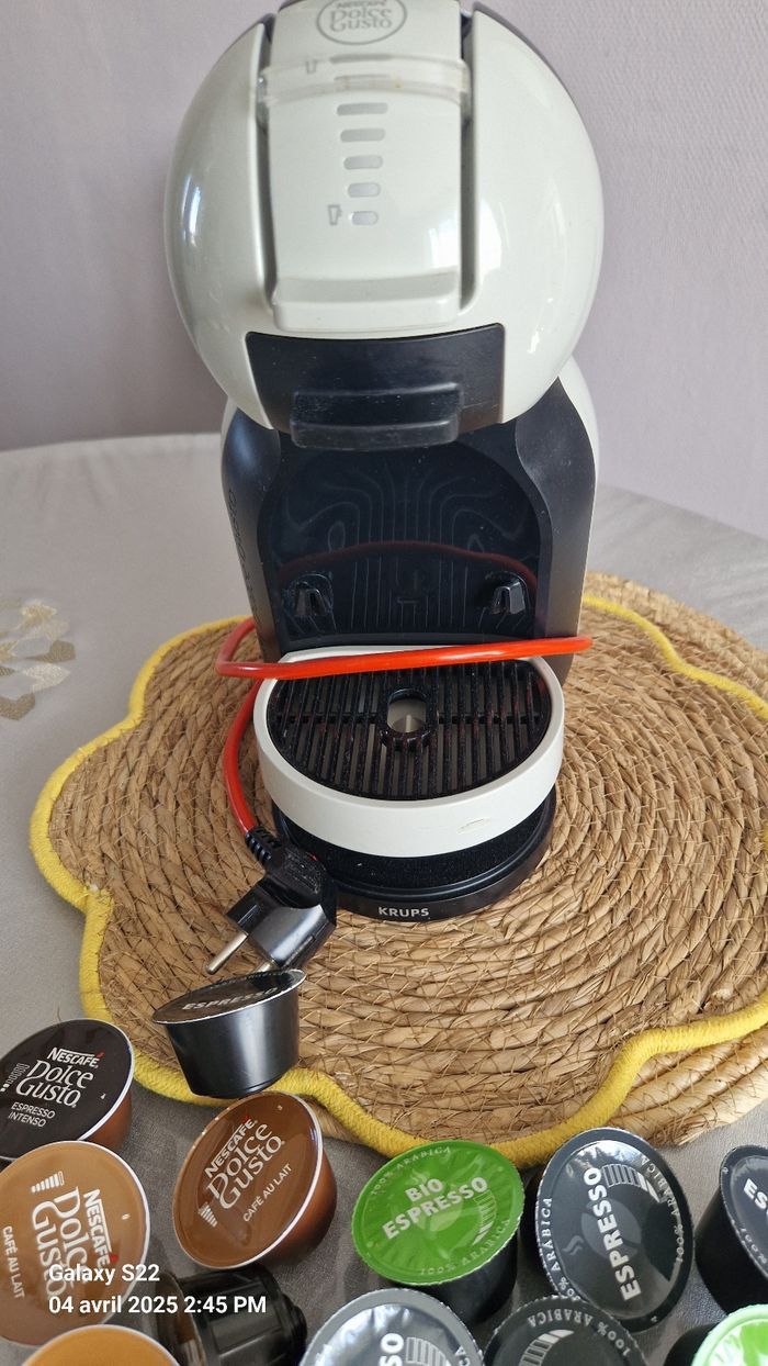 Machine a cafés dolce gusto +capsules
