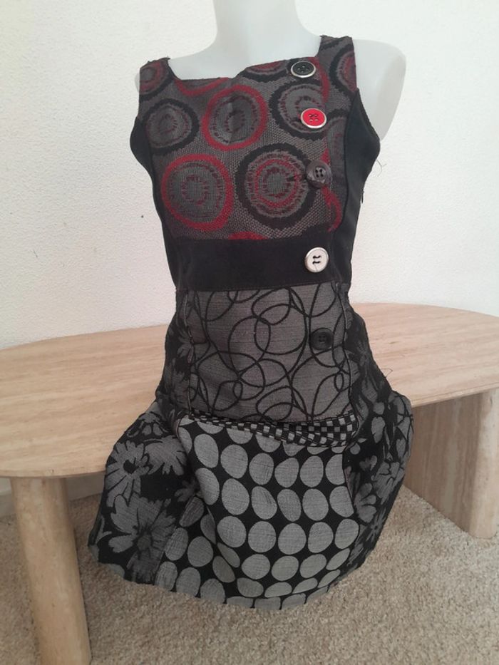 Robe originale 💫doublé 💫jolie boutons sur le côté 💫Taille 36