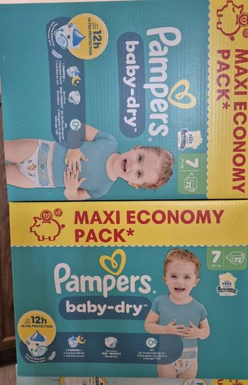 2 cartons de couches pampers taille 7
