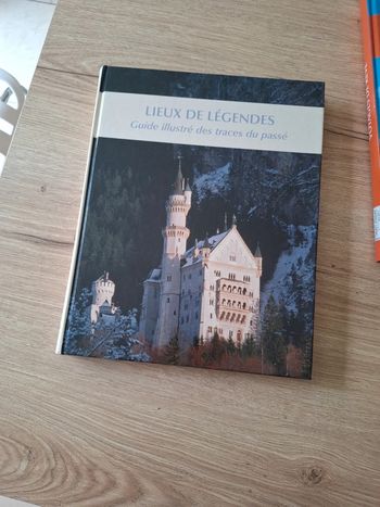 Livre lieux de légendes en tres bon état