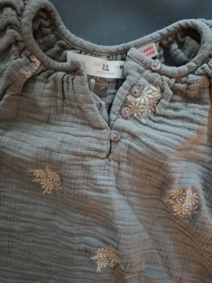Blouse manches longues Zara grise à fleurs 98cm - photo numéro 3