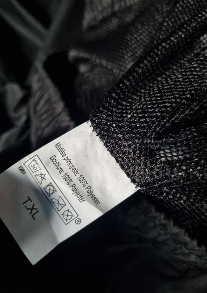 Pantalon noir transformable en pantacourt taille XL - photo numéro 8