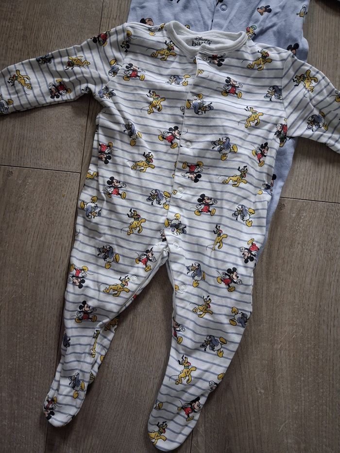 Lot 3 pyjamas Mickey Disney 6 mois neufs - photo numéro 3